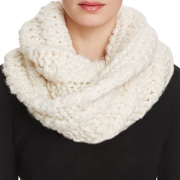 Rebecca Minkoff Accessories - NWOT Rebecca Minkoff Chunky Scarf